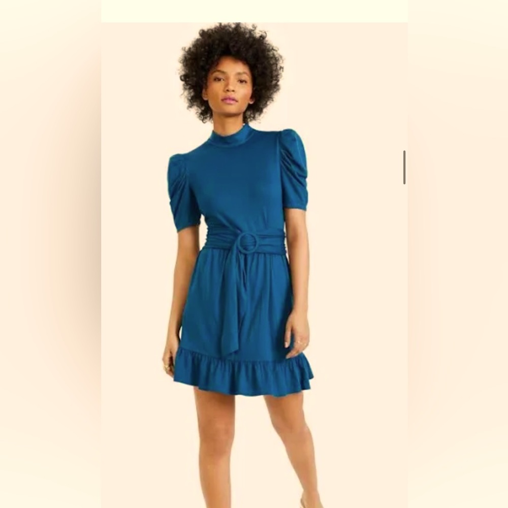 leyden dress size M